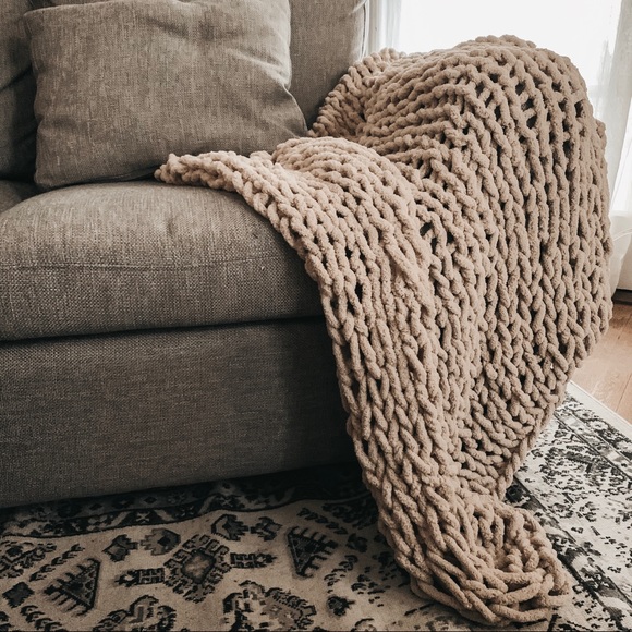 Chunky Hand-Knit Throw Blanket (SUPER SOFT + COZY) - Picture 4 of 5